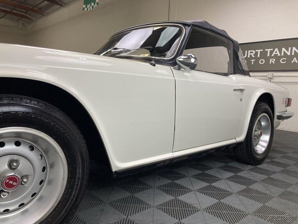 1976 Triumph TR-6 1976 TRIUMPH TR6 CONVERTIBLE. NEW WHITE WITH BEIGE TRIM - photo 10