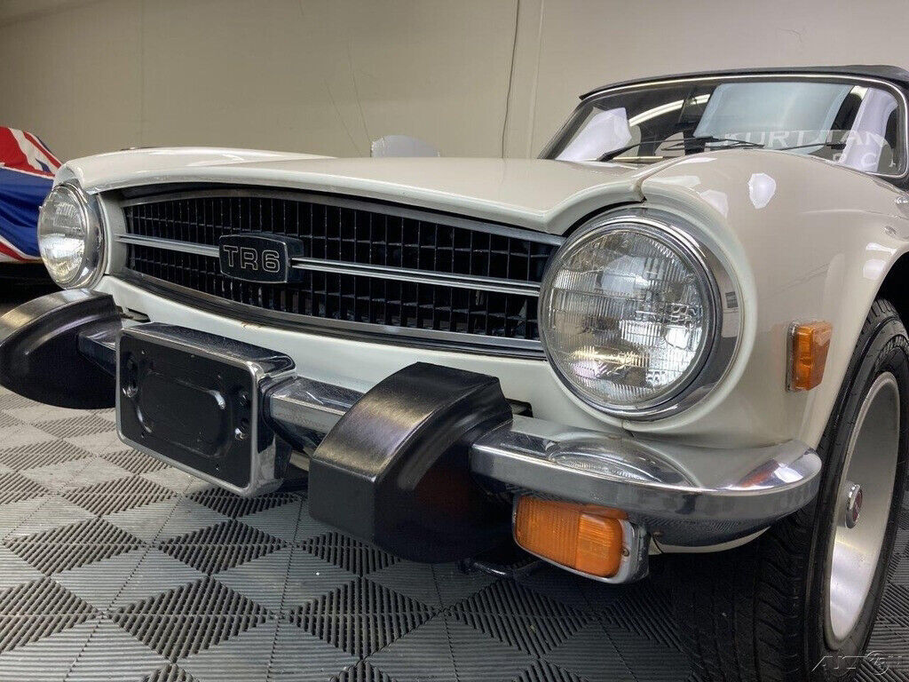 1976 Triumph TR-6 1976 TRIUMPH TR6 CONVERTIBLE. NEW WHITE WITH BEIGE TRIM - photo 12