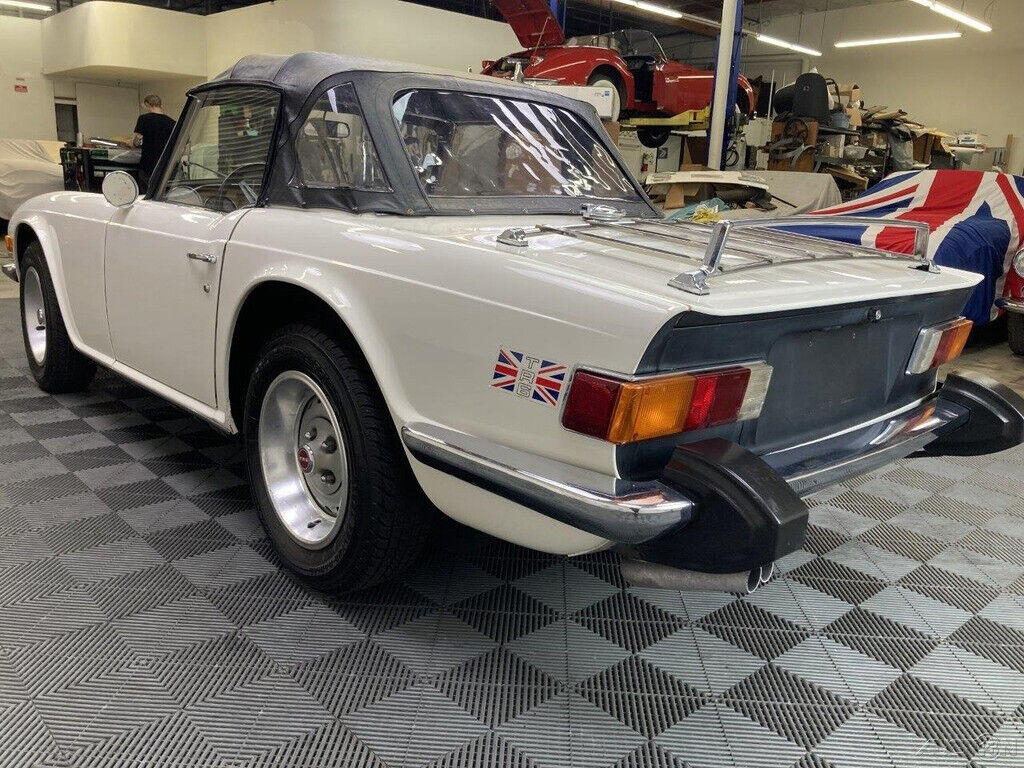 1976 Triumph TR-6 1976 TRIUMPH TR6 CONVERTIBLE. NEW WHITE WITH BEIGE TRIM - photo 9