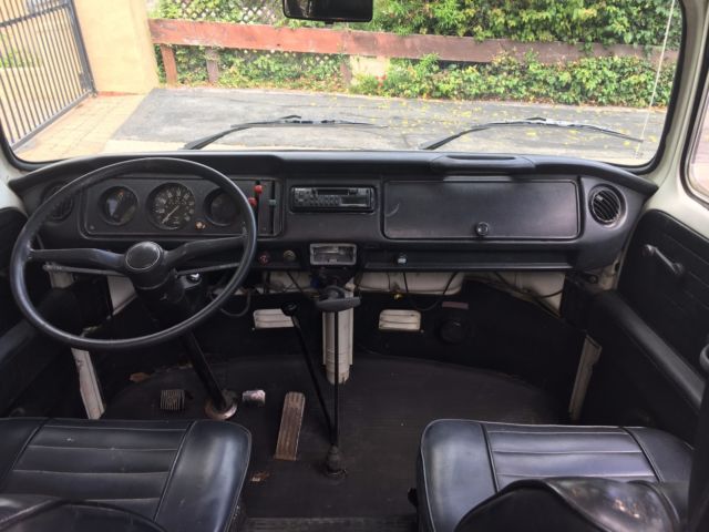 1976 Volkswagen Bus/Vanagon - RARE SUNROOF - ORIGINAL OWNER - NEW PAINT - photo 10