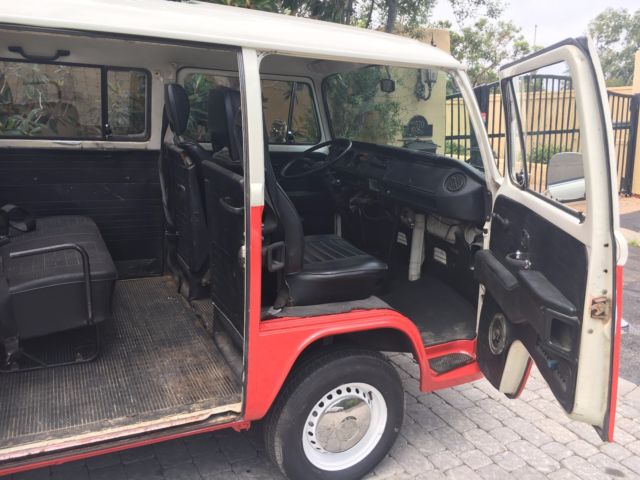 1976 Volkswagen Bus/Vanagon - RARE SUNROOF - ORIGINAL OWNER - NEW PAINT - photo 12