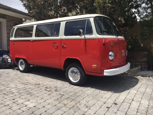 1976 Volkswagen Bus/Vanagon - RARE SUNROOF - ORIGINAL OWNER - NEW PAINT - photo 3