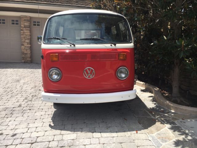 1976 Volkswagen Bus/Vanagon - RARE SUNROOF - ORIGINAL OWNER - NEW PAINT - photo 4