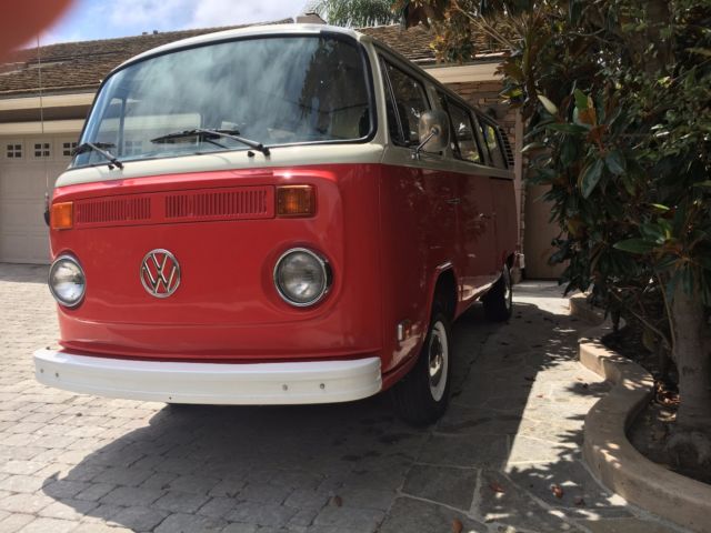 1976 Volkswagen Bus/Vanagon - RARE SUNROOF - ORIGINAL OWNER - NEW PAINT - photo 5