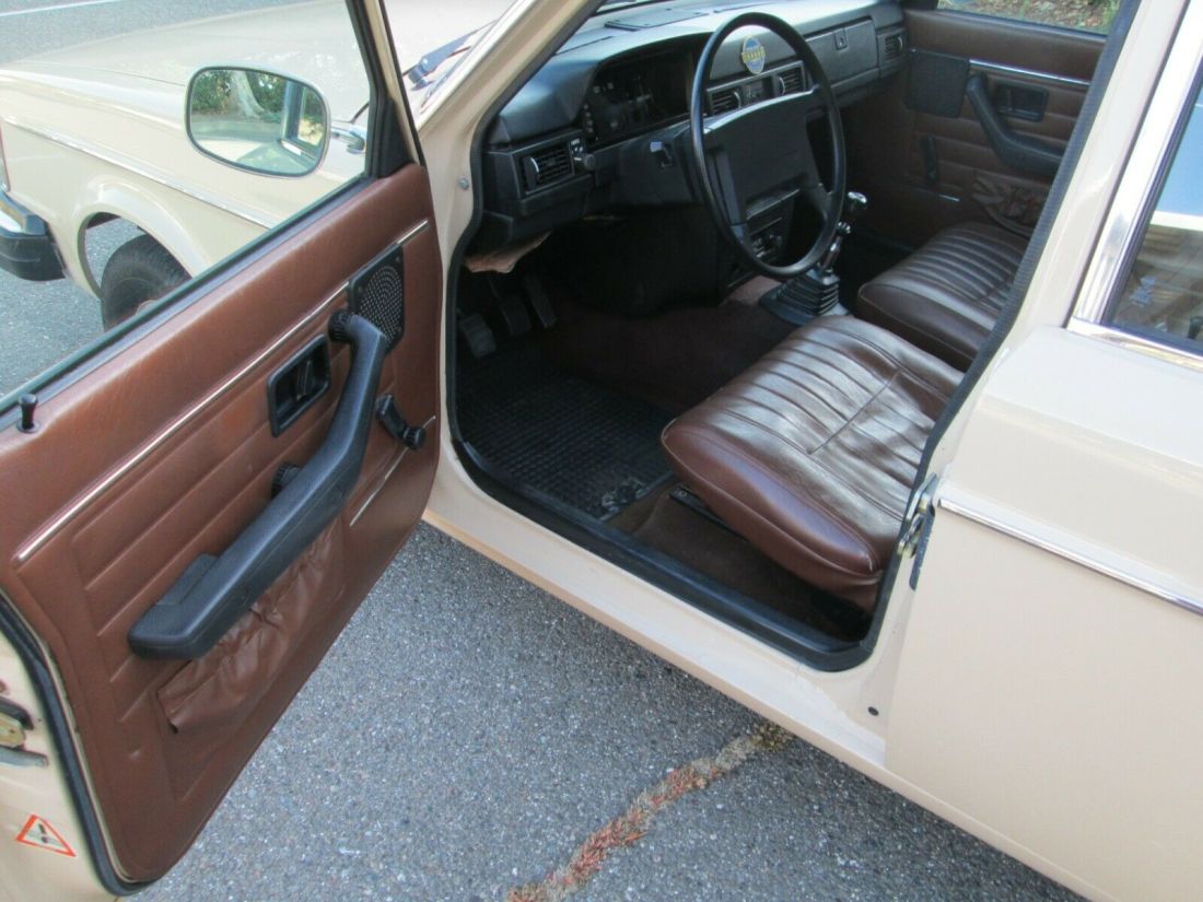 1976 Volvo 240 - photo 8