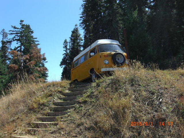 1976 VW Camper with the top that pops straight up. 1976 Volkswagen Bus/Vanagon