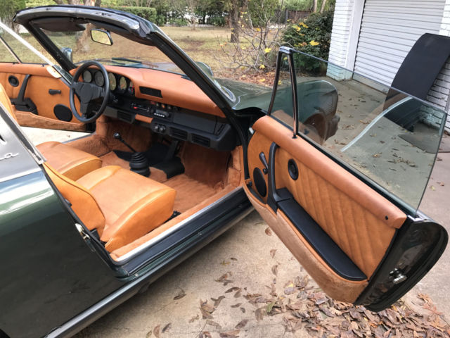 1977 Porsche 911 49k Time-Capsule, original paint, books - photo 6