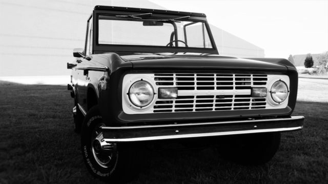 1977 Bronco / Build-a-Bronco Fresh 2yr. Restoration / RARE and MINT 1977 Ford Bronco
