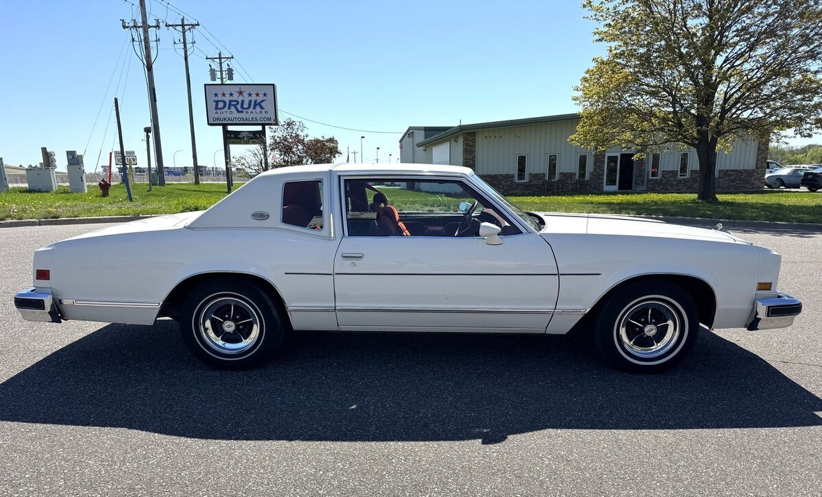 1977 Buick Riviera - photo 2