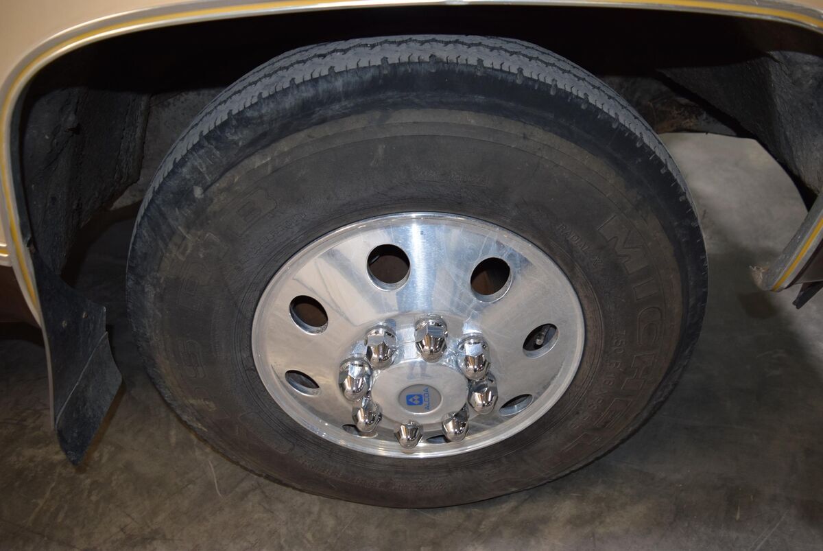 1977 Chevrolet C30 Camper Special - photo 12
