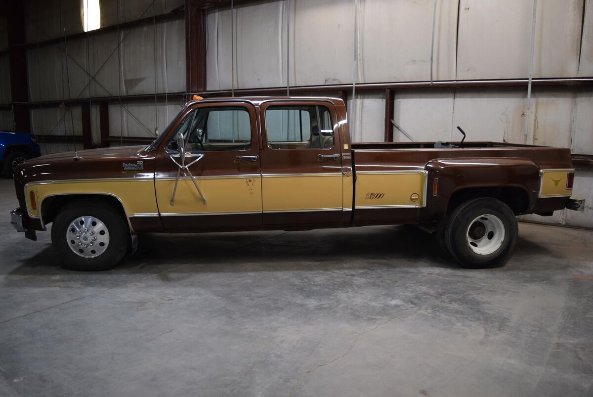 1977 Chevrolet C30 Camper Special - photo 2