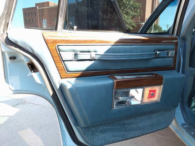 1977 Cadillac DeVille Base Sedan 4-Door - photo 10