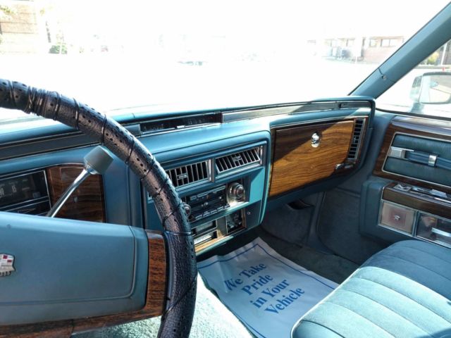 1977 Cadillac DeVille Base Sedan 4-Door - photo 9