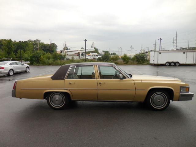 1977 Cadillac DeVille Sedan deVille - photo 2