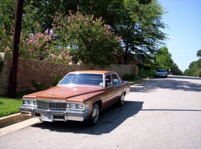 1977 Cadillac DeVille - photo 2