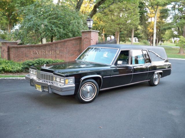 1977 Cadillac Hearse - photo 2