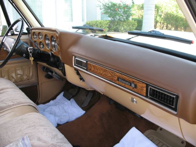 1977 Chevrolet Suburban Silverado - photo 10
