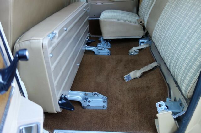 1977 Chevrolet Suburban Silverado - photo 10