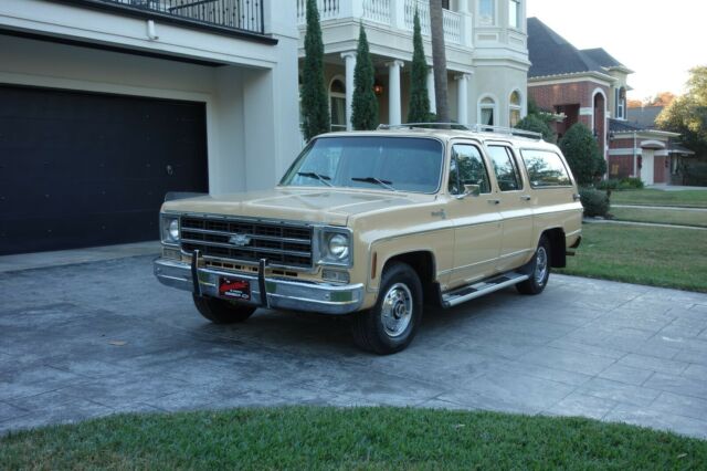 1977 Chevrolet Suburban Silverado - photo 2