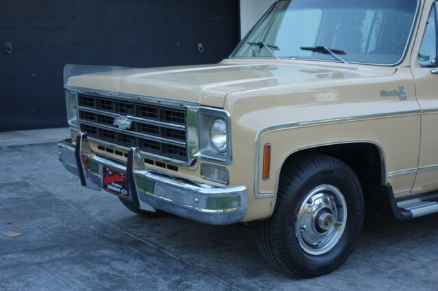 1977 Chevrolet Suburban Silverado - photo 4