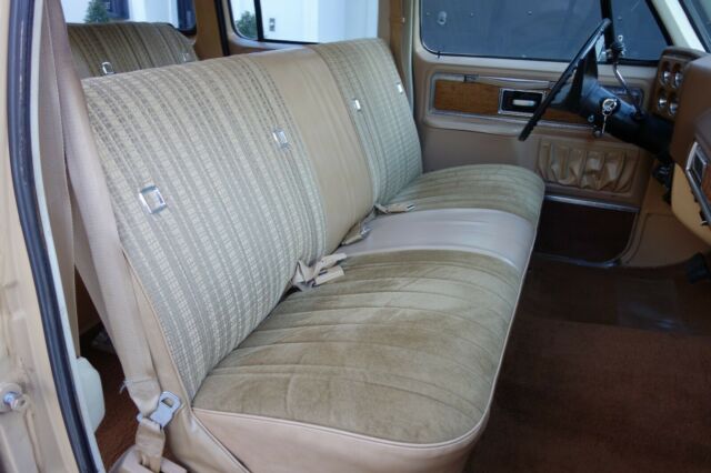 1977 Chevrolet Suburban Silverado - photo 7