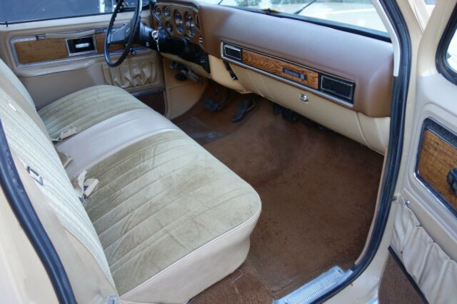 1977 Chevrolet Suburban Silverado - photo 8