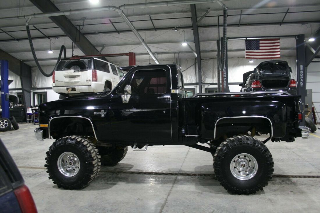 1977 Chevrolet Cheyenne 4X4 Stepside Shortbox Mud Truck - photo 10