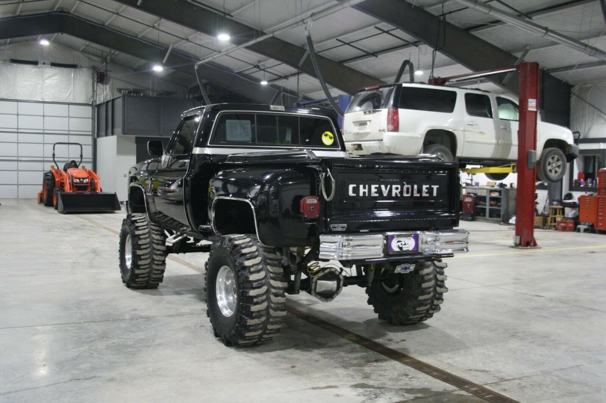 1977 Chevrolet Cheyenne 4X4 Stepside Shortbox Mud Truck - photo 11
