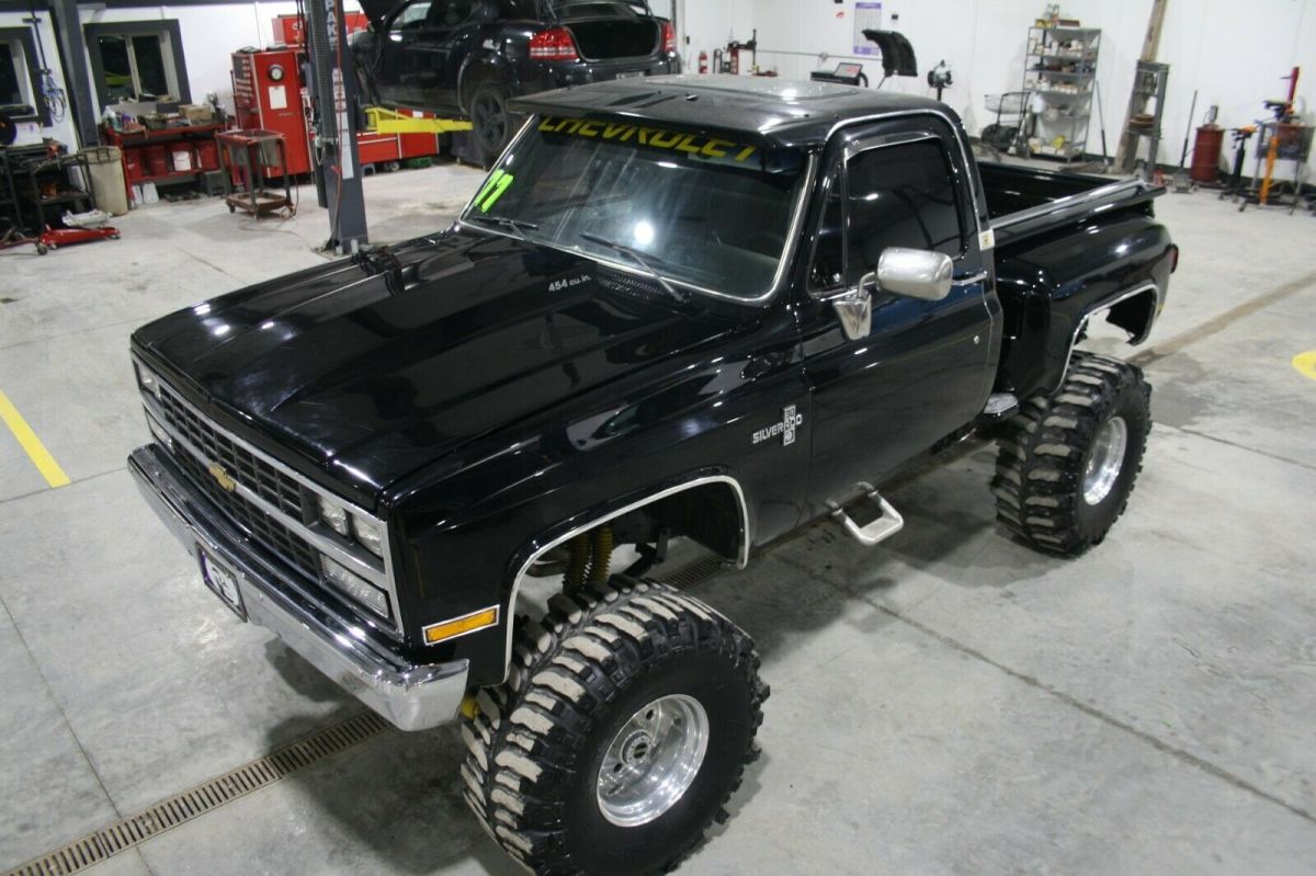 1977 Chevrolet Cheyenne 4X4 Stepside Shortbox Mud Truck - photo 12
