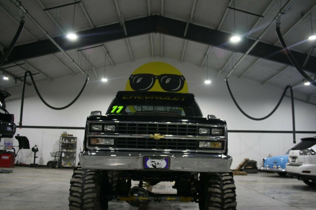1977 Chevrolet Cheyenne 4X4 Stepside Shortbox Mud Truck - photo 2