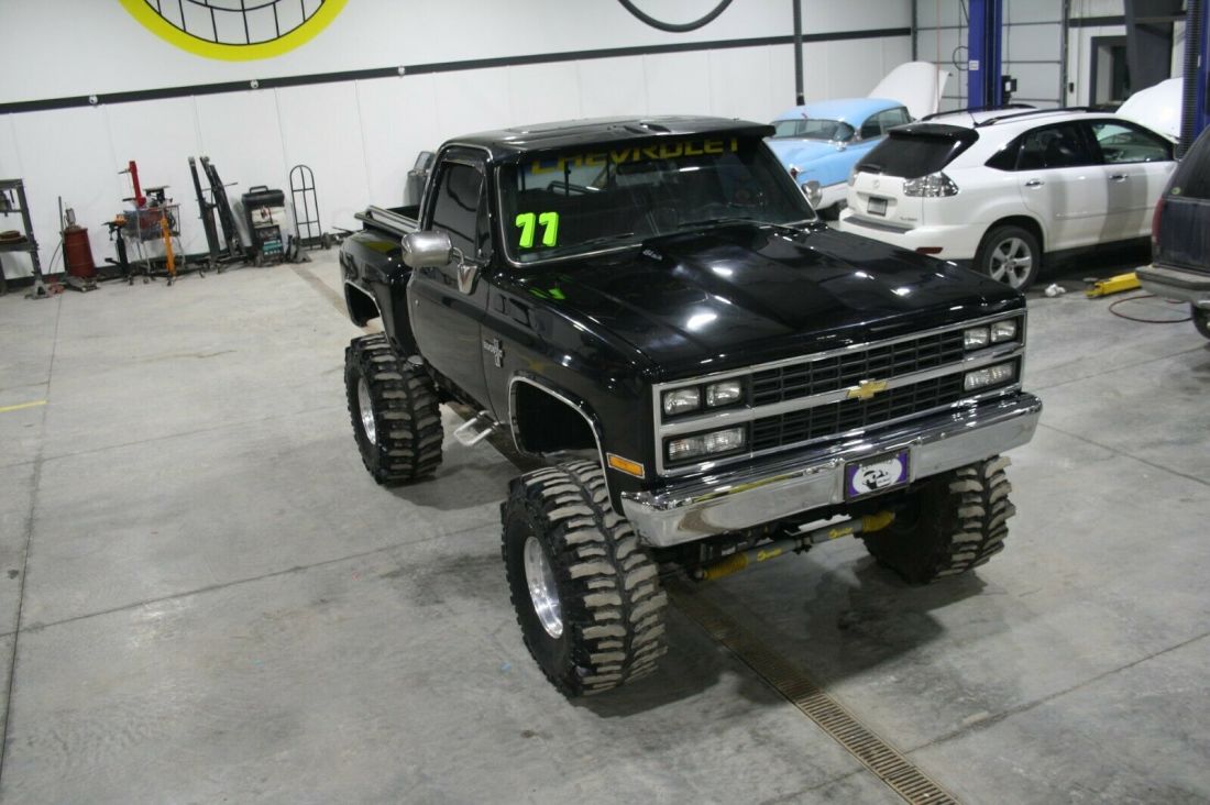 1977 Chevrolet Cheyenne 4X4 Stepside Shortbox Mud Truck - photo 5