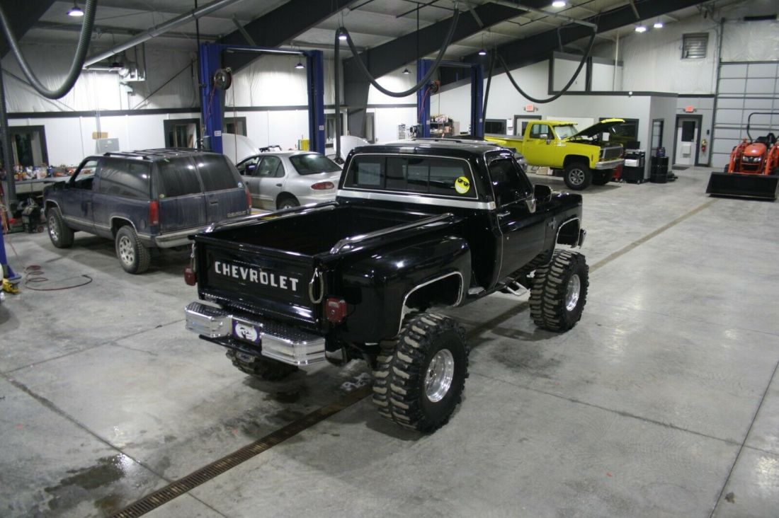 1977 Chevrolet Cheyenne 4X4 Stepside Shortbox Mud Truck - photo 7