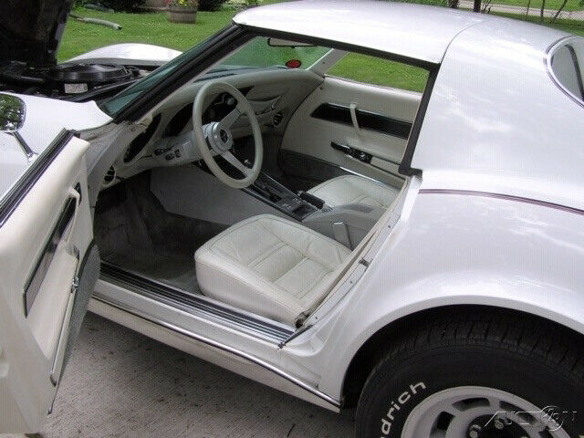 1977 Chevrolet Corvette ONLY 7,800 Miles All Stock/Original - photo 2