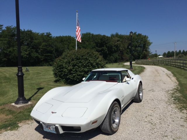 1977 Chevrolet Corvette Stingray L-48 White and Red interior 69900 miles, T-Tops 1977 Chevrolet Corvette Stingray