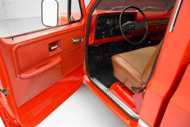 1977 Chevrolet Custom Deluxe Pickup BIG RED K10, 4x4, 350, 4-speed, New Interior - photo 10