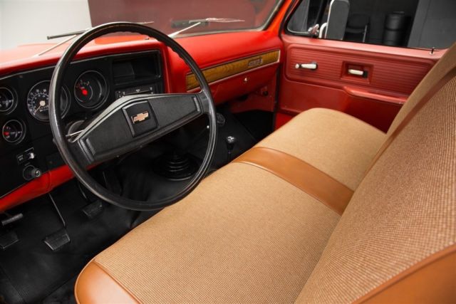 1977 Chevrolet Custom Deluxe Pickup BIG RED K10, 4x4, 350, 4-speed, New Interior - photo 11