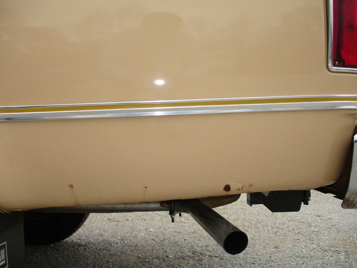 1977 Chevrolet Suburban - photo 12