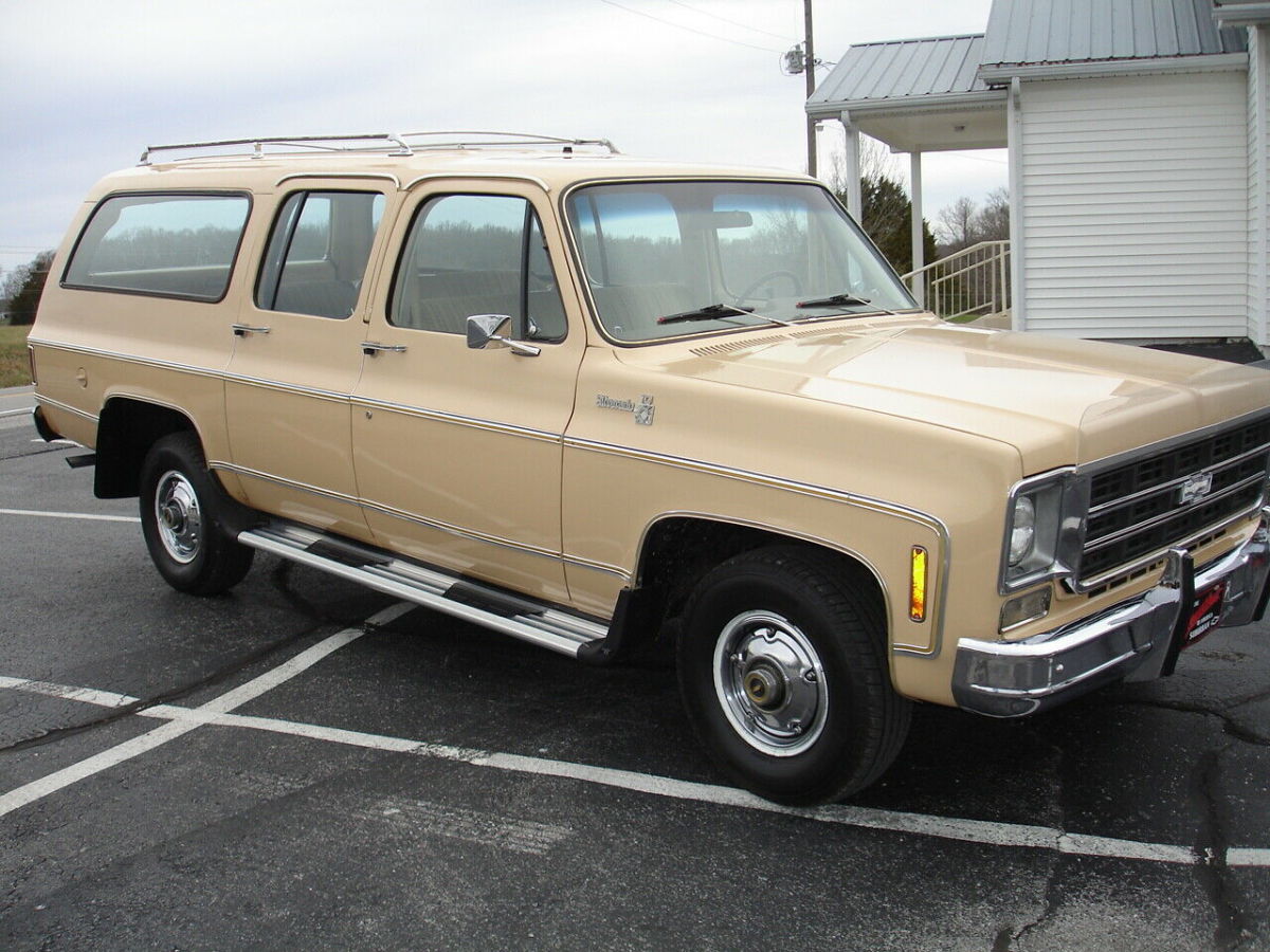 1977 Chevrolet Suburban - photo 2
