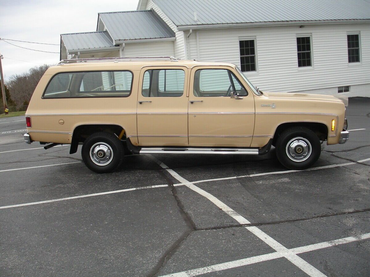 1977 Chevrolet Suburban - photo 3
