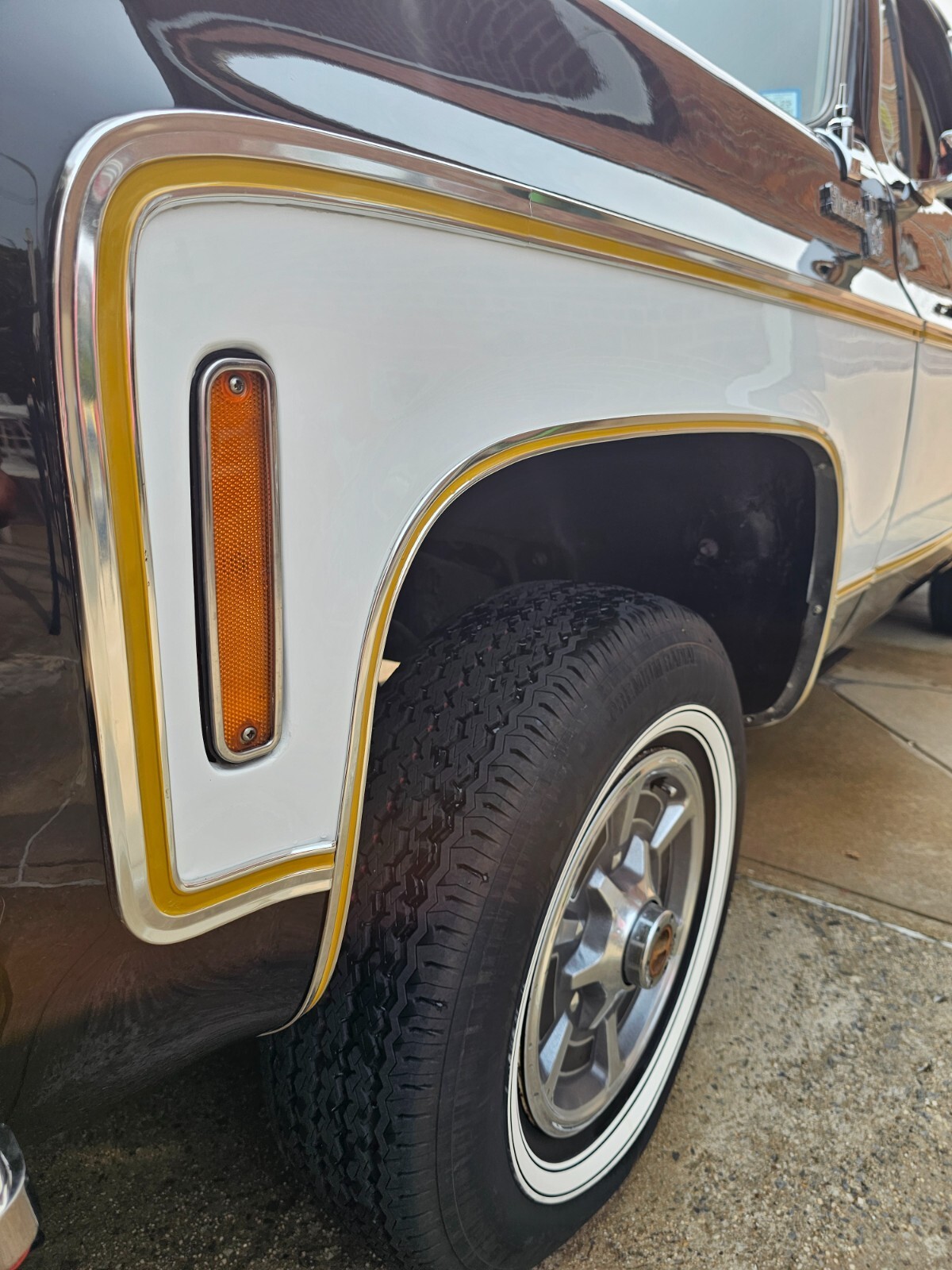 1977 Chevrolet Suburban - photo 6
