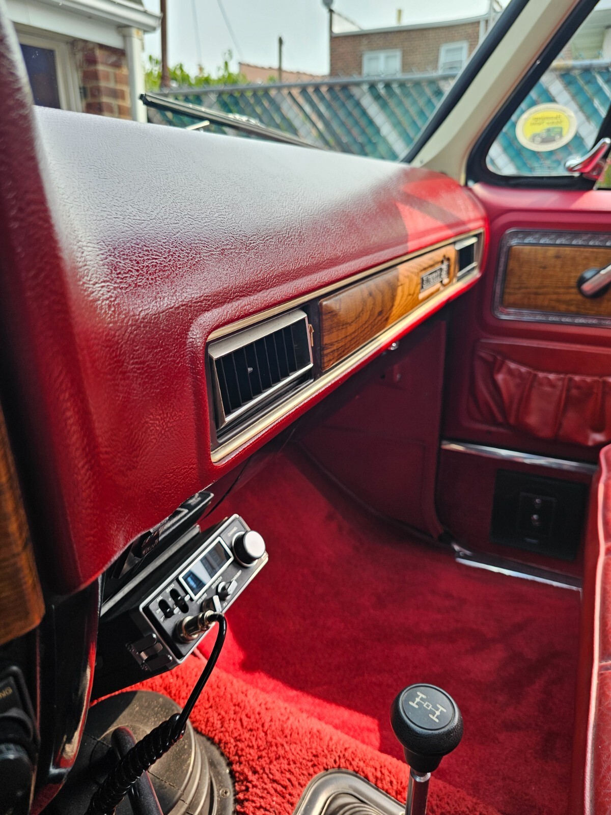 1977 Chevrolet Suburban - photo 7