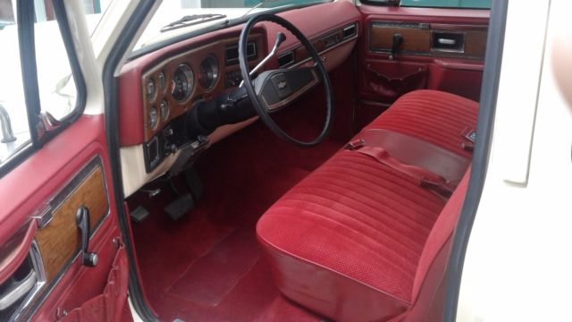1977 Chevrolet Suburban SILVERADO TRIM, 454, TRAILERING SPECIAL, ZERO RUST - photo 8