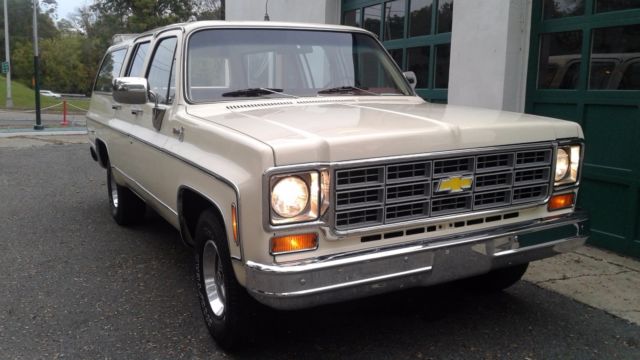1977 Chevrolet Suburban SILVERADO TRIM, 454, TRAILERING SPECIAL, ZERO RUST - photo 3