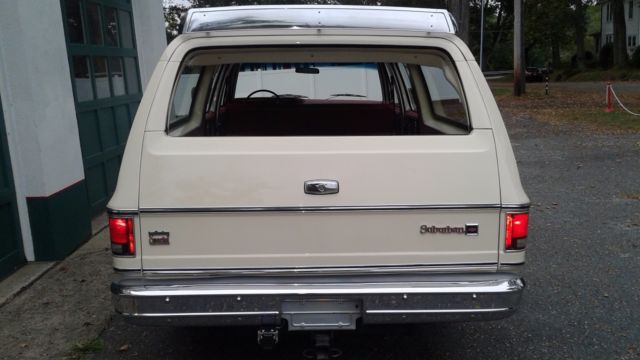 1977 Chevrolet Suburban SILVERADO TRIM, 454, TRAILERING SPECIAL, ZERO RUST - photo 4