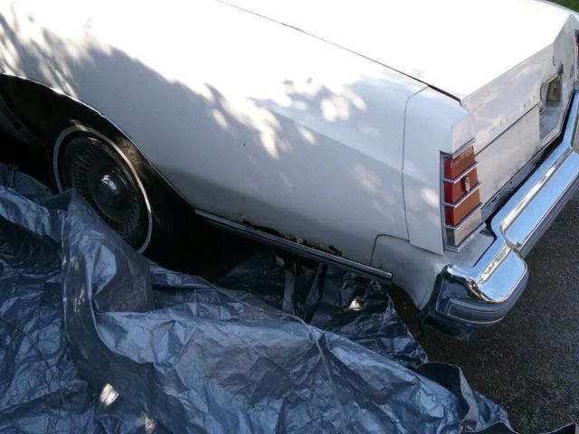 1977 Chevy Monte Carlo white and red interior 116k runs 1977 Chevrolet Monte Carlo Whit3