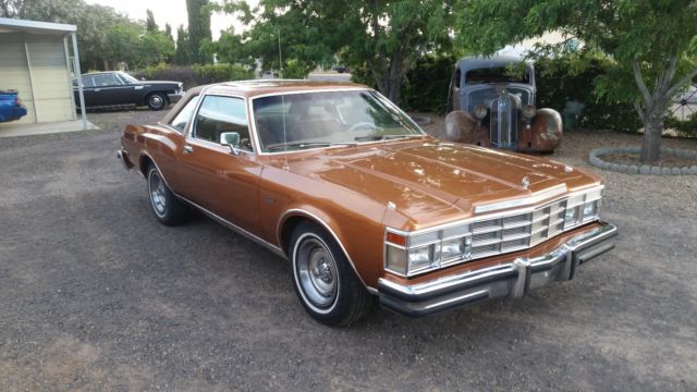 1977 Chrysler LeBaron Medallion - photo 2