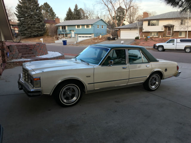 1977 Chrysler LeBaron 50k miles Fury Diplomat 318 police v8 1977 Chrysler LeBaron LE