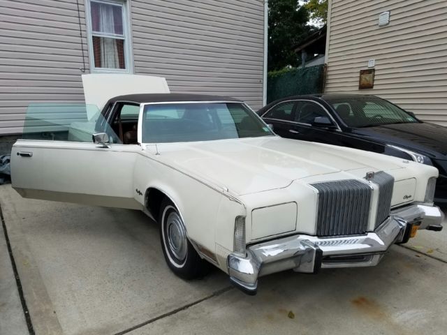 1977 Chrysler New Yorker Brougham Hardtop 2-Door