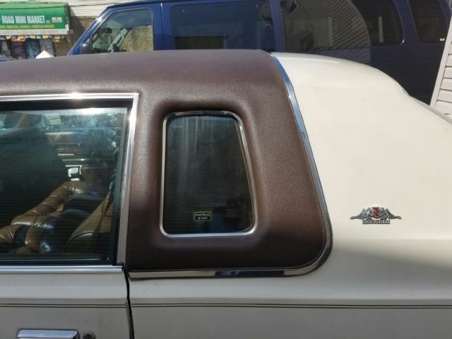 1977 Chrysler New Yorker Brougham Hardtop 2-Door - photo 4