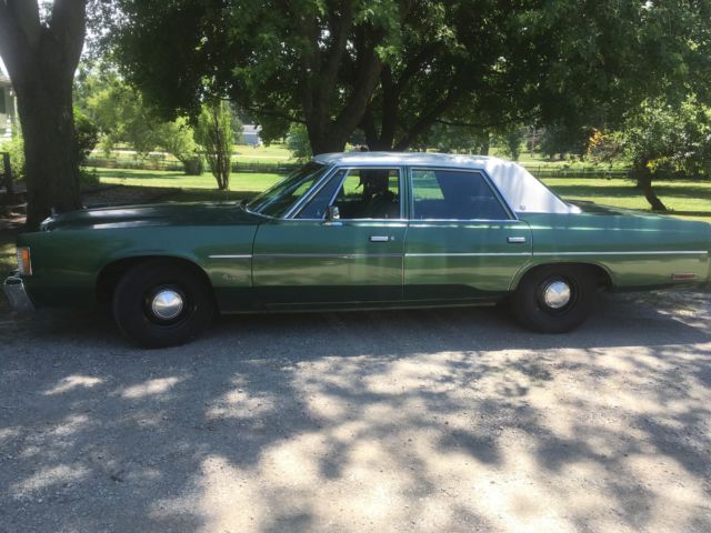 1977 Chrysler Newport Base Sedan 4-Door 6.6L 1977 Chrysler Newport Base Sedan 4-Door